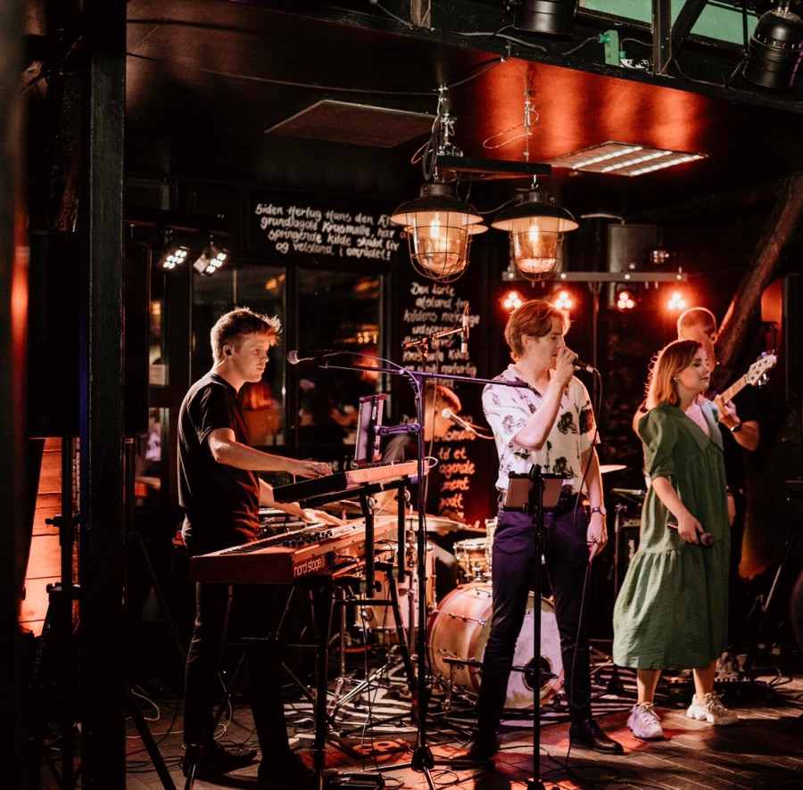 Dis'Cover Band spiller livemusik til intim fest