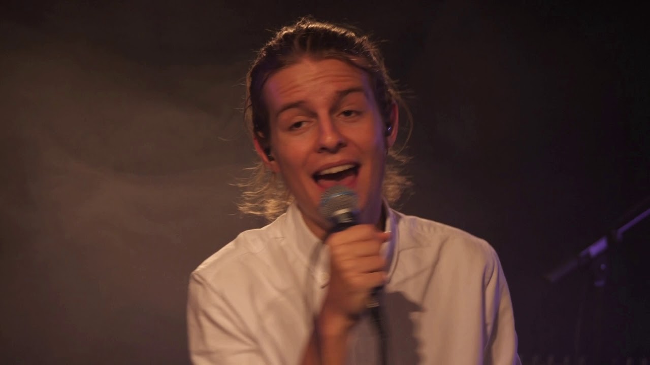 Videostill fra Dis'Cover Bands live-medley 2