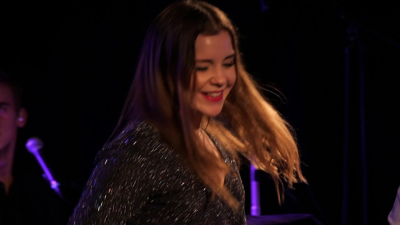 Videostill fra Dis'Cover Bands live-medley 3